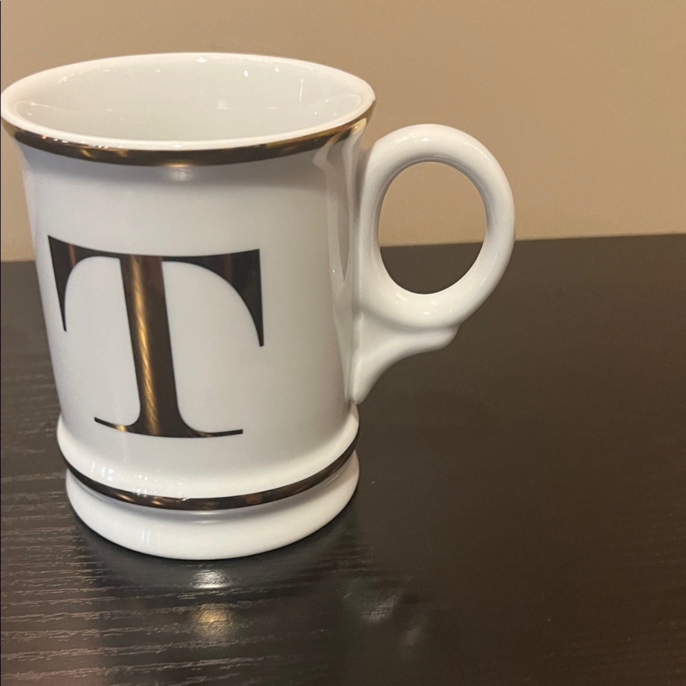 Williams Sonoma Monogram Mug with Gold Trim